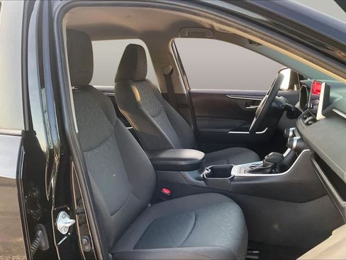 Used 2024 Toyota RAV4 XLE AWD/4WD image 9