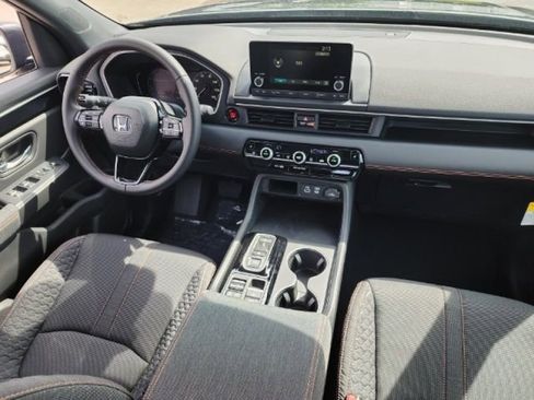 Used 2025 Honda Pilot Sport image 24