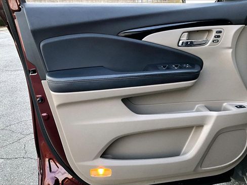 Used 2019 Honda Pilot Touring image 28