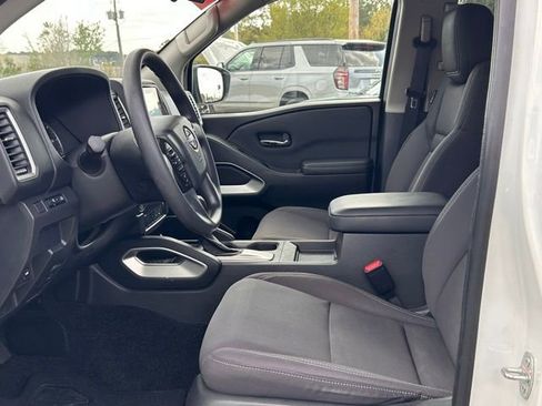 Used 2023 Nissan Frontier SV image 31