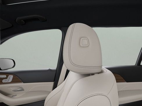 Used 2025 Mercedes-Benz GLS 450 4MATIC image 45