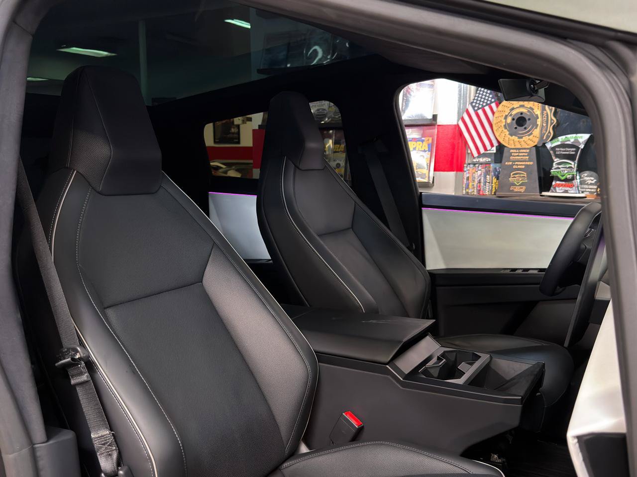 Used 2024 Tesla Cybertruck AWD Crew Cab image 18