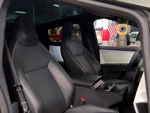 Used 2024 Tesla Cybertruck AWD Crew Cab image 18