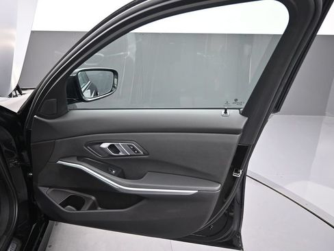Used 2020 BMW 330i Sedan w/ M Sport Package RWD image 19