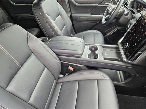 Used 2024 GMC Acadia Elevation image 11