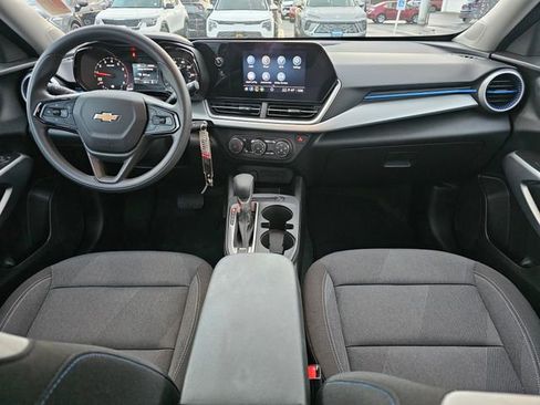 Certified 2025 Chevrolet Trax LS image 19