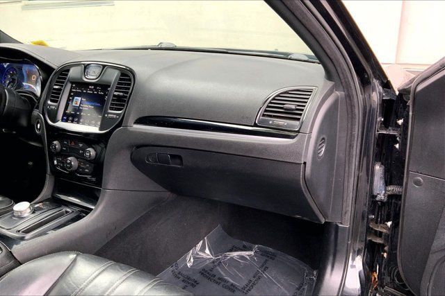 Used 2019 Chrysler 300 S RWD image 15