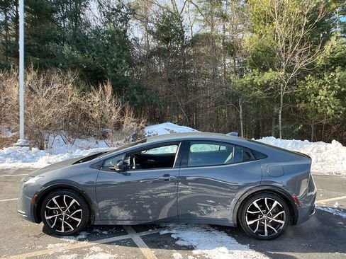 Used 2023 Toyota Prius Prime XSE image 2