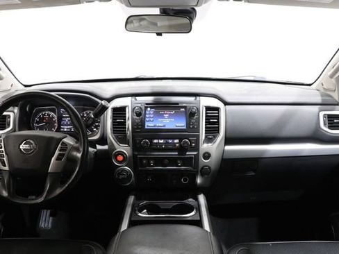 Used 2018 Nissan Titan PRO-4X AWD/4WD image 15
