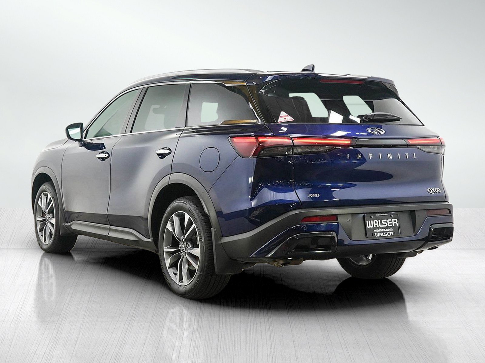 Used 2025 INFINITI QX60 Luxe AWD/4WD image 3