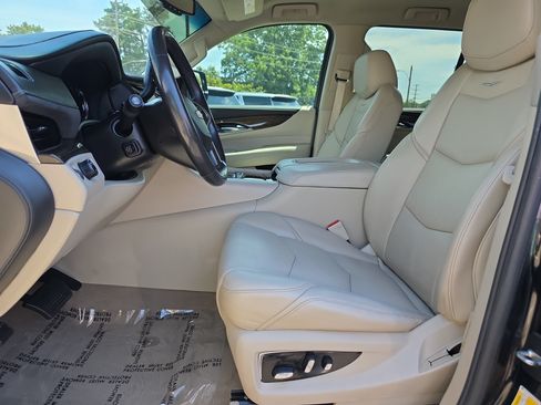 Used 2020 Cadillac Escalade 2WD image 10