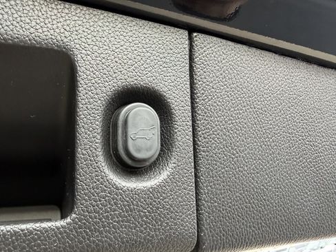 Used 2018 GMC Yukon XL SLT w/ Open Road Package image 45