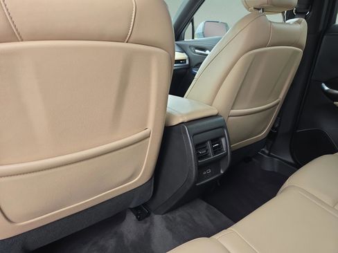 Used 2024 Cadillac XT4 Premium Luxury image 39