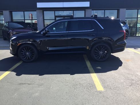 Used 2024 Hyundai Palisade Calligraphy AWD/4WD image 3