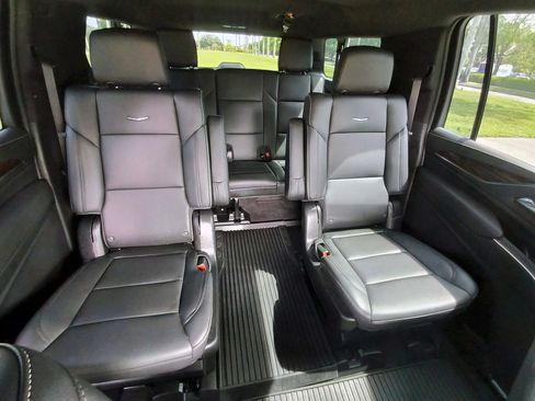 Used 2023 Cadillac Escalade ESV Luxury AWD/4WD image 18