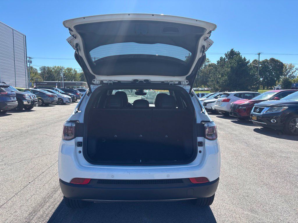 Used 2024 Jeep Compass Limited AWD/4WD image 7