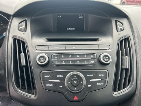 Used 2017 Ford Focus SE FWD image 21