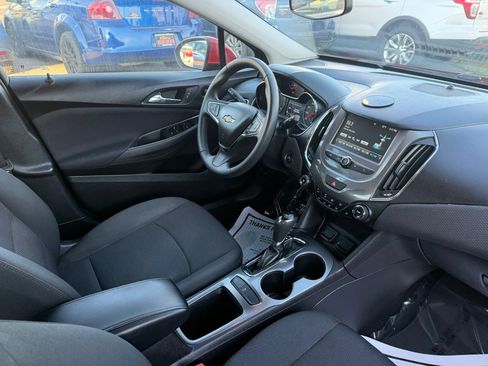 Used 2017 Chevrolet Cruze LT w/ Convenience Package FWD image 18