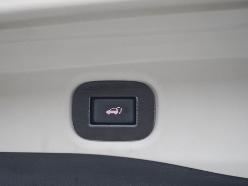 Used 2018 Nissan Rogue SV AWD/4WD image 17