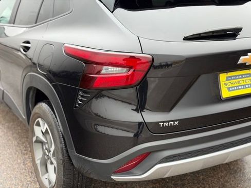 Used 2024 Chevrolet Trax LT image 7