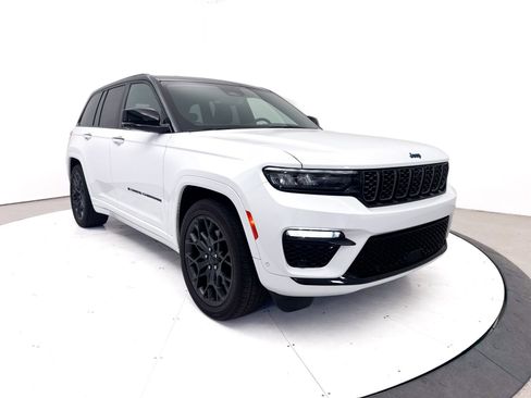 Used 2023 Jeep Grand Cherokee Summit AWD/4WD image 14