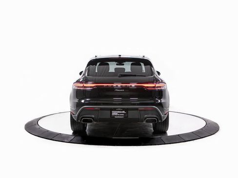 Certified 2023 Porsche Macan image 6