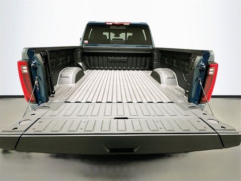 New 2025 GMC Sierra 2500 Denali w/ Denali Reserve Package image 9