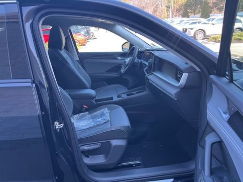 New 2026 Volkswagen Tiguan SE image 28