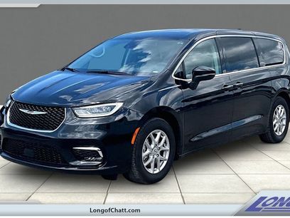 Used 2023 Chrysler Pacifica Touring-L