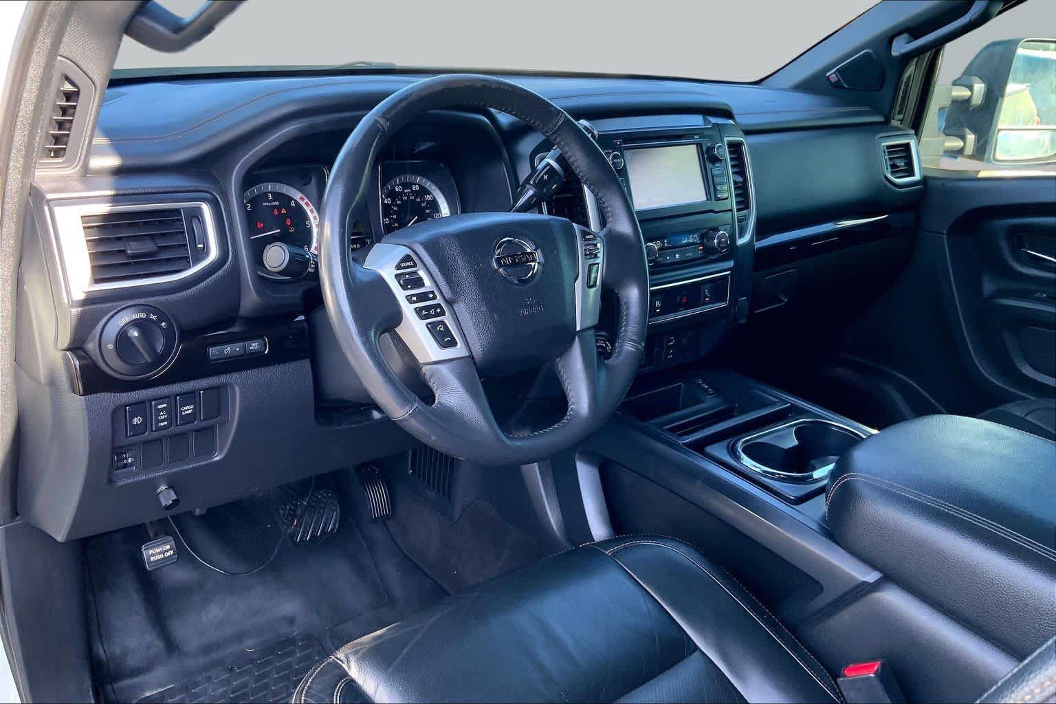 Used 2018 Nissan Titan SL w/ Midnight Edition AWD/4WD image 18