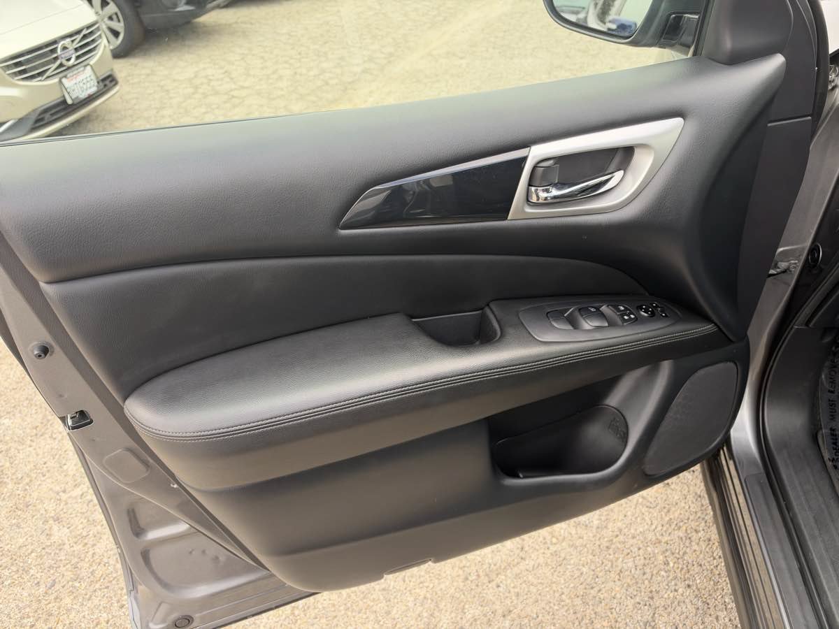 Used 2020 Nissan Pathfinder S AWD/4WD image 9
