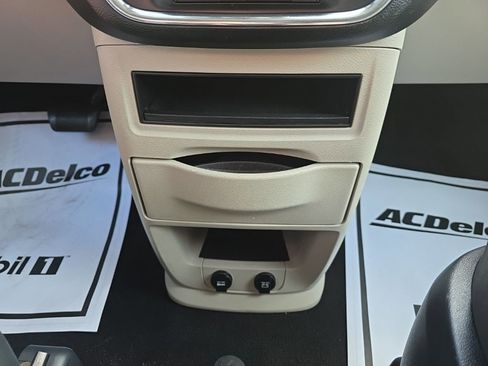 Used 2019 Dodge Grand Caravan SE w/ UConnect Hands-Free Group FWD image 19