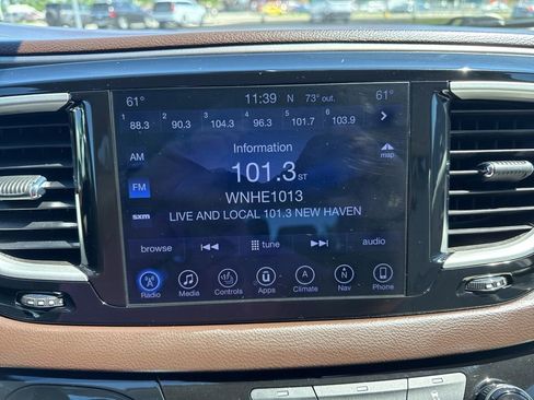 Used 2017 Chrysler Pacifica Touring-L FWD image 12