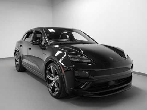 New 2025 Porsche Macan Turbo Electric image 10