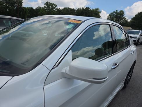 Used 2016 Honda Accord Touring image 11