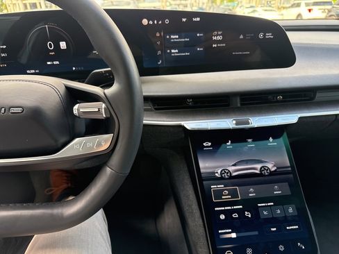 Used 2025 Lucid Air Touring image 4