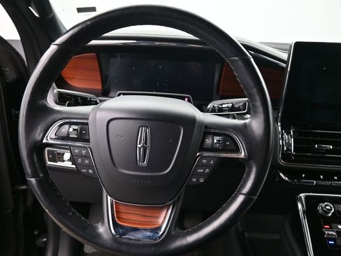 Used 2024 Lincoln Navigator Premiere AWD/4WD image 26