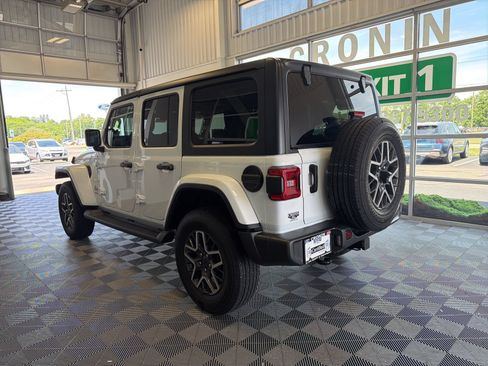 Used 2024 Jeep Wrangler Unlimited Sahara AWD/4WD image 4