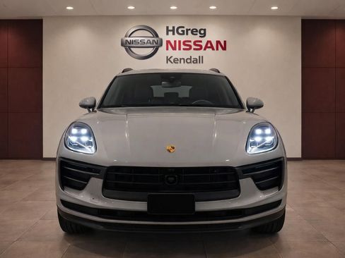 Used 2023 Porsche Macan AWD/4WD image 5