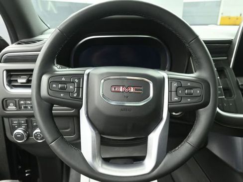 Used 2023 GMC Yukon XL SLT w/ SLT Premium Package AWD/4WD image 16