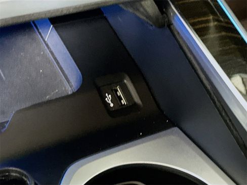 Used 2024 BMW X5 xDrive40i image 33