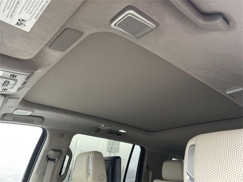Used 2022 Cadillac Escalade ESV Premium Luxury Platinum image 22
