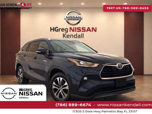 Used 2021 Toyota Highlander XLE image 1