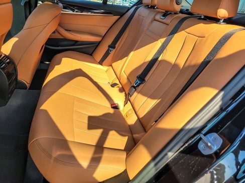 Used 2023 BMW 530e xDrive w/ Premium Package image 11