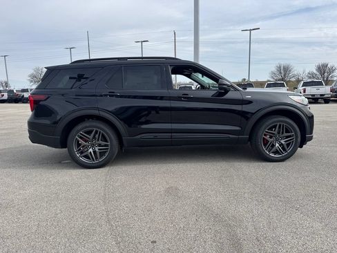 New 2026 Ford Explorer ST-Line w/ ST-Line Street Pack AWD/4WD image 8