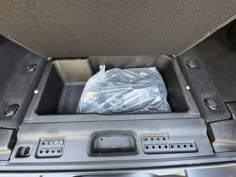 Used 2025 Jeep Wrangler Unlimited Sahara AWD/4WD image 34