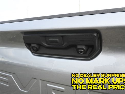 Used 2025 Chevrolet Silverado 2500 LT w/ Convenience Package AWD/4WD image 4