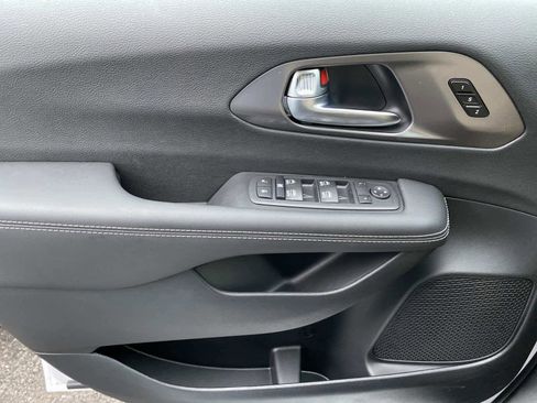 New 2026 Chrysler Pacifica Select image 16