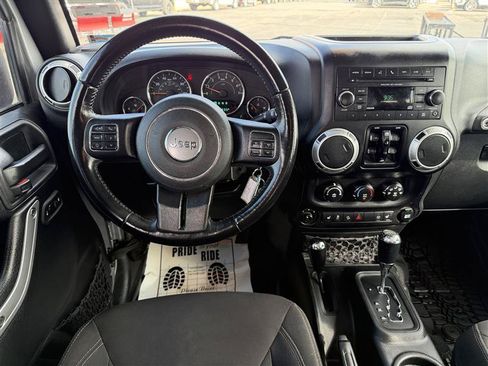 Used 2018 Jeep Wrangler Unlimited Rubicon w/ Cold Weather Group AWD/4WD image 9