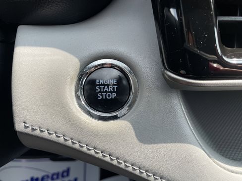 Used 2023 Toyota Highlander L image 12